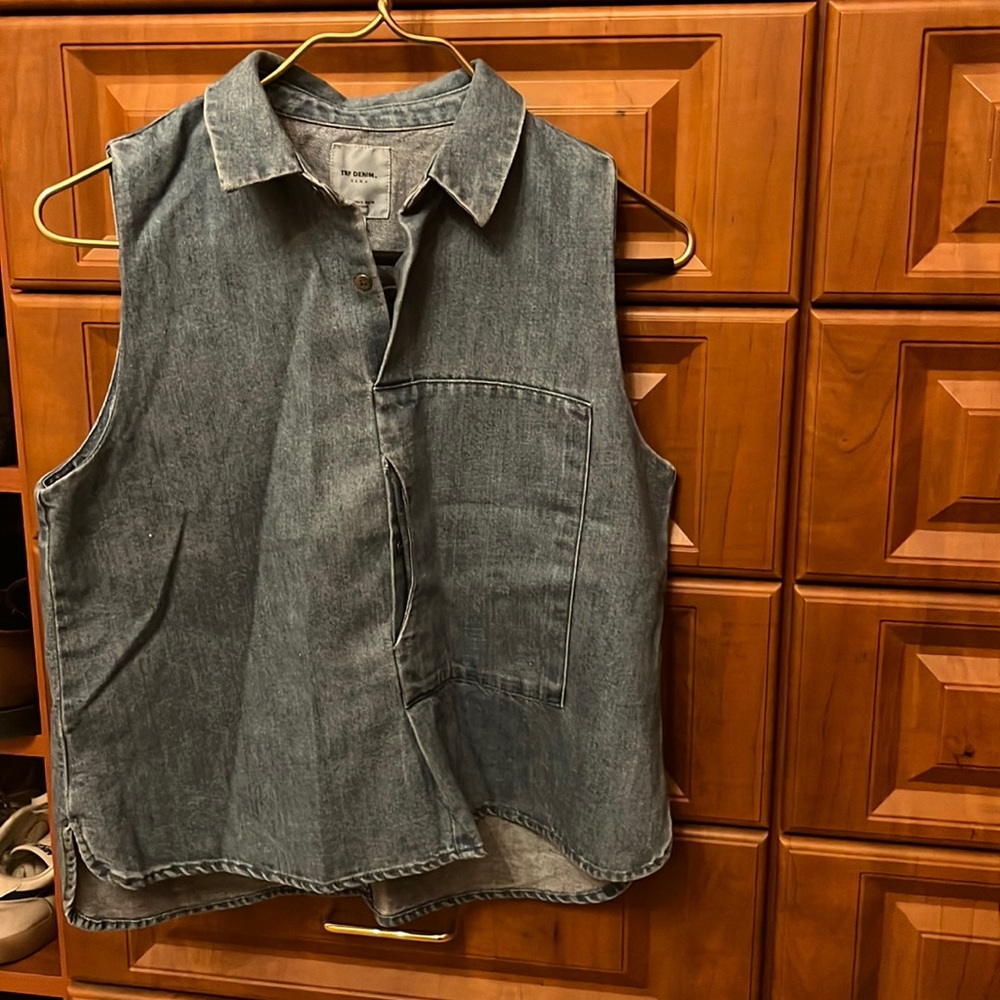 Sleeveless denim top